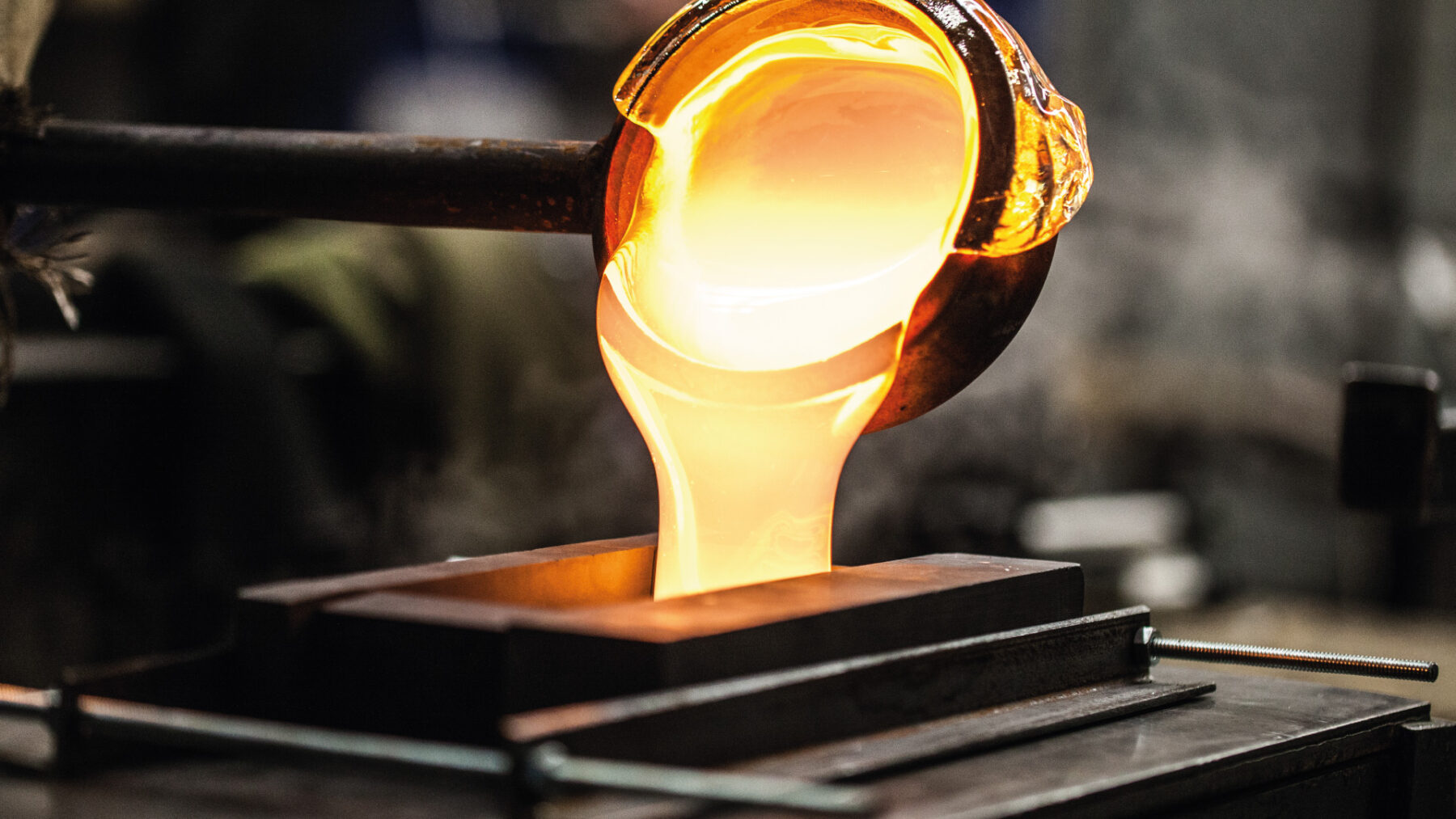 Science behing wine glass design - Royal Glass